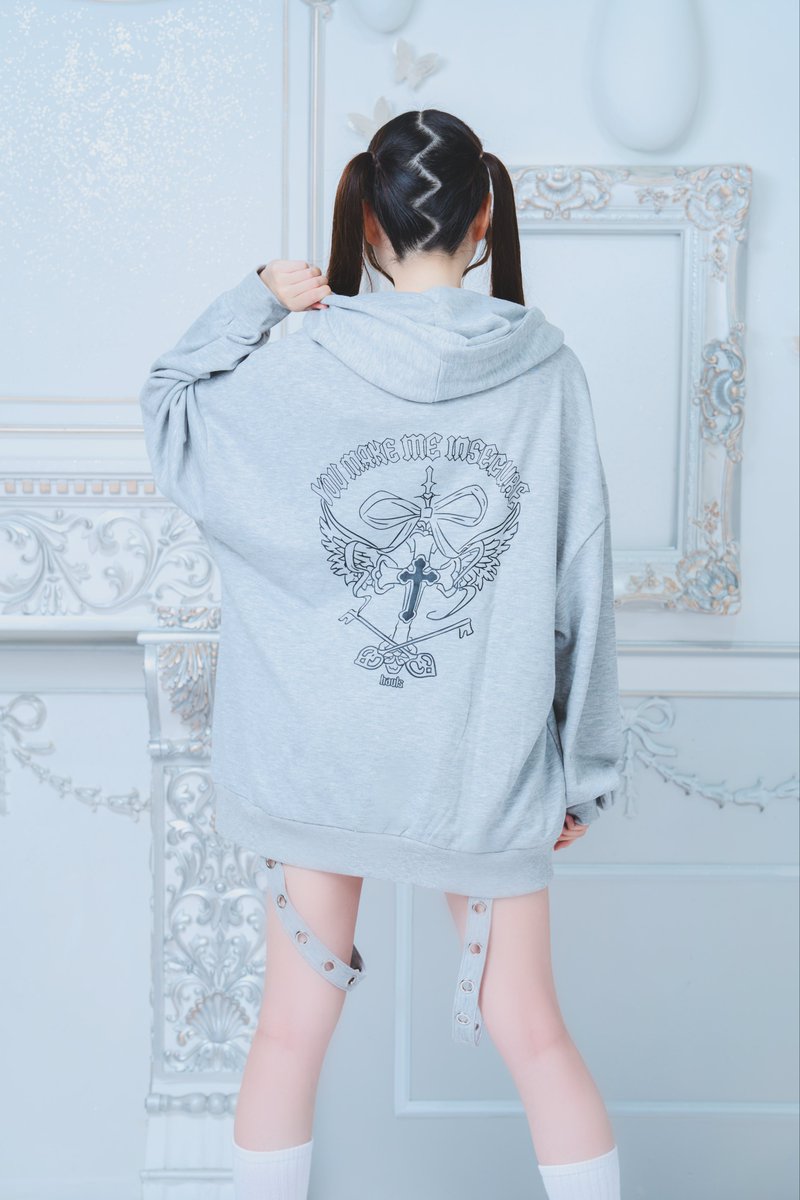 Hauls_official's tweet photo. ＼✝︎🩶 𝐍𝐄𝐖 𝐂𝐎𝐋𝐎𝐑 🩶✝︎／

オールシーズンで大活躍なデザインジップパーカーに新色グレーが登場！
本日21時に販売開始しています⟡

🧊病みかわ♡クロスZIPぱーかー（グレー）

🧊¥9,900

🔗 https://t.co/JeqOBicYMr https://t.co/TfibYmOguX