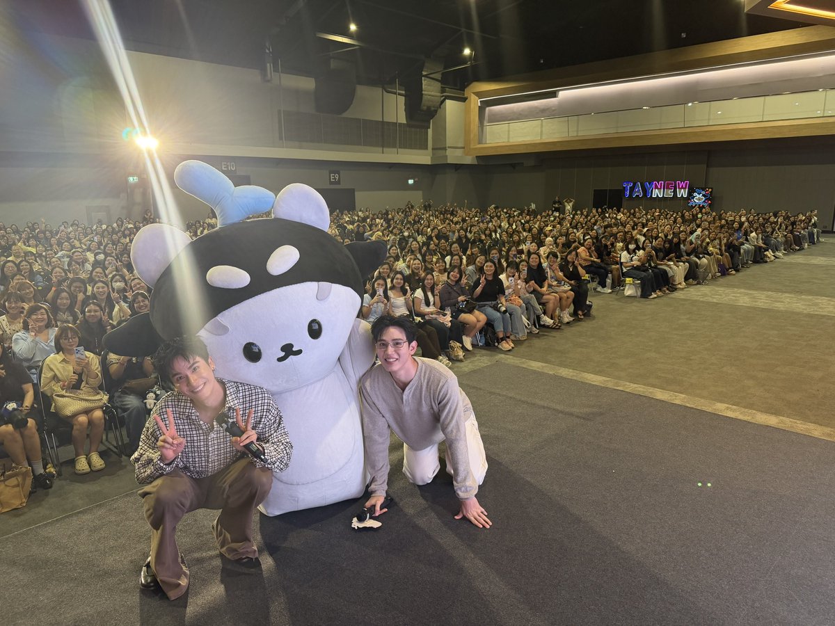 GmmtvShop's tweet photo. เต - นิว และ POLCASAN ดีใจที่ได้เจอทุกคนในวันนี้มากเลยน้า ขอบคุณทุกคนที่มาเจอกันน้า กลับบ้านกันดีๆจ้า

@Tawan_V @new_thitipoom
@polcasan_GMMTV 

#GMMTVFANIVAL2026HappyFamilyxTN
#GMMTV https://t.co/3CgUWAxpu6