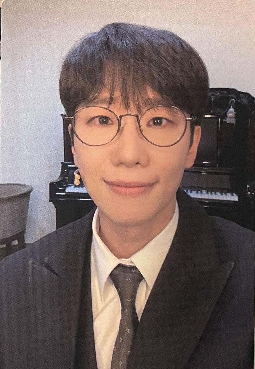yeahahssww's tweet photo. 연극 뮤지컬 증정 럭드 폴라 교환

저
팬레터
- 초상사진(김리현 강혜인 손유동 박정표 김지욱 송상훈)
- 인화사진(김이후 문성일)
- 해진의 편지(김경수)
- 술잔(낭만과 예술이 남기를)

미드나잇 액뮤
- 신수빈 폴라(꽃받침, 카컨)
- 랑연 폴라

😇
김경수 해진 폴라 or 사진 속 포카

n:1 가능 https://t.co/4k1lY2FMQn