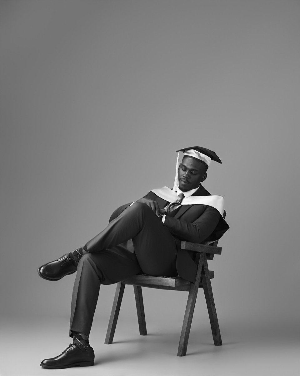 Feranmi_s_'s tweet photo. 7 years and 2 universities later, the boy is now a graduate🎓

BSc. (Honours) Computer Science - Second Class Upper https://t.co/KCXva90GBJ