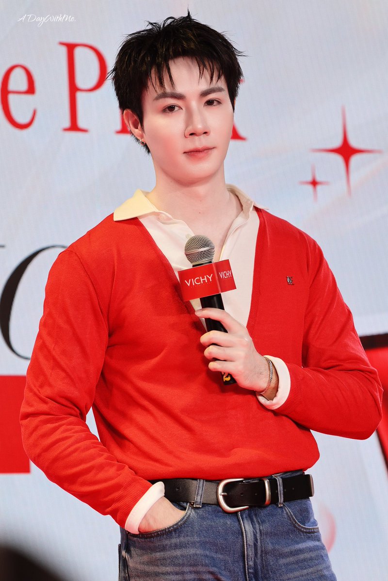 MinnKemika's tweet photo. ❤️ หล่อแบบ หล่อไปไหน หล่อแล้วหล่ออีก 
ZEE PRUK GLOW WITH VICHY
#VichyCollagelxZeePruk 
@zee_pruk #ZeePruk https://t.co/eXOX7A5tlG