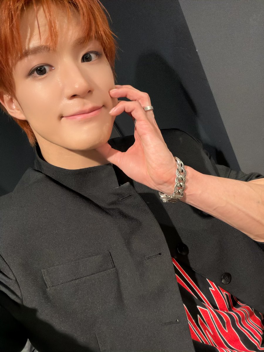 LJN_ID's tweet photo. 261010 jeno 🫧 

"aku dateng nepatin janjiku"
"cahaya lampu di ruang tunggu hari ini warnanya kuning jadi mukaku ikutan kuning"
"pokoknya aku udah nepatin janjiku"

you did well today jeno🙂‍↕️🫳🏻🫳🏻 https://t.co/laYLTXTJj6
