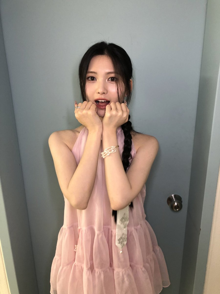 dodree_zip's tweet photo. 261009 fans 🐈‍⬛📸 (2/2)

"pinky collection 😗💝"

#leesonghyun #이송현 
#dodree #도드리 https://t.co/sqR9vBSmPo