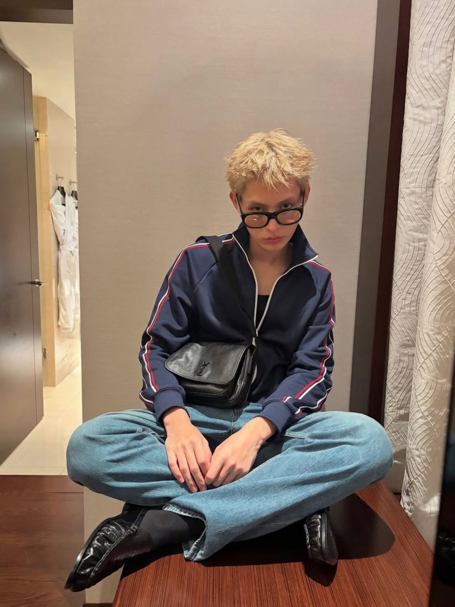 Chaoyufaw's tweet photo. Glasses on, fit checked. Getting ready for Saturday night. Happy Saturday night, everyone!" https://t.co/1R74oOCP8s