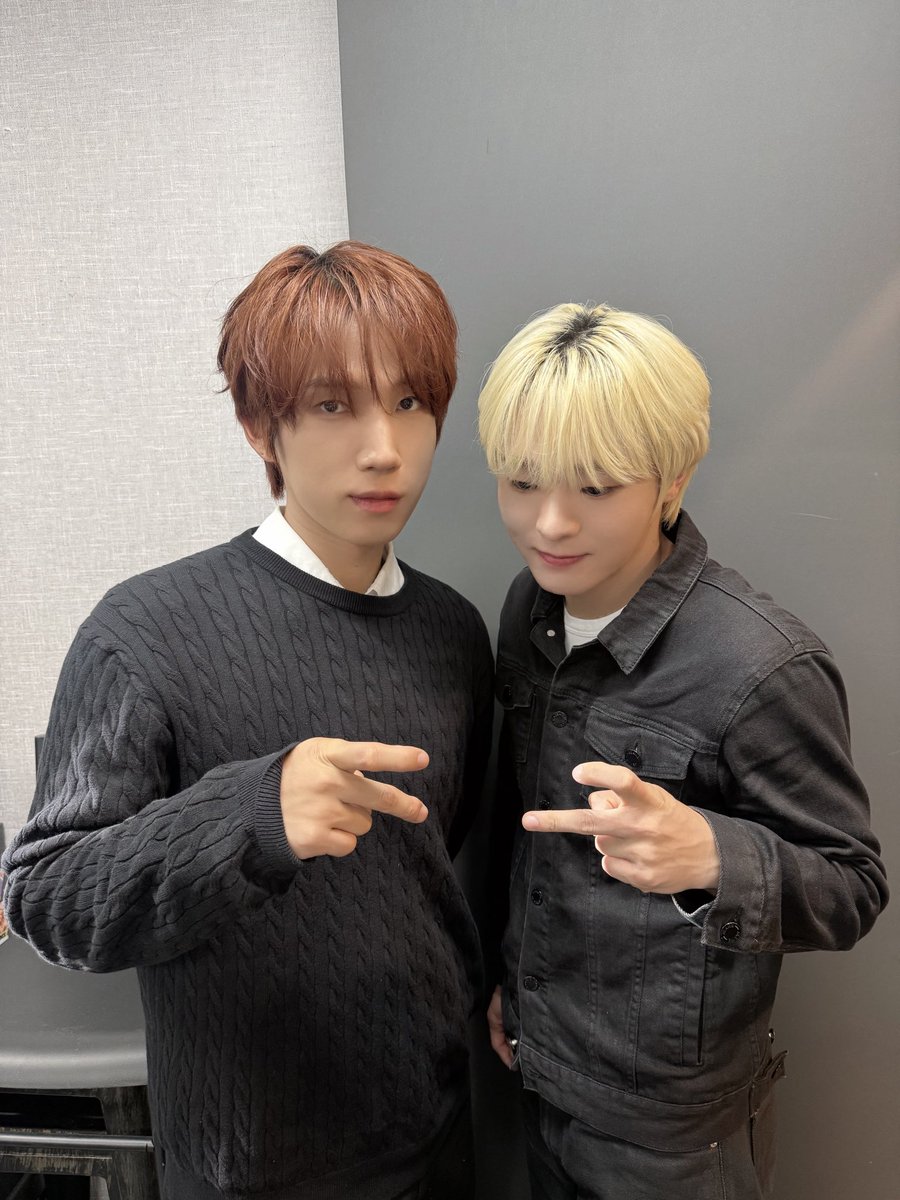 HyesungKook's tweet photo. [📷]

삐삐 없이 못살아🥹

#혜성 #HYESUNG
#성국 #SUNGKOOK https://t.co/YNr1BJnaJU