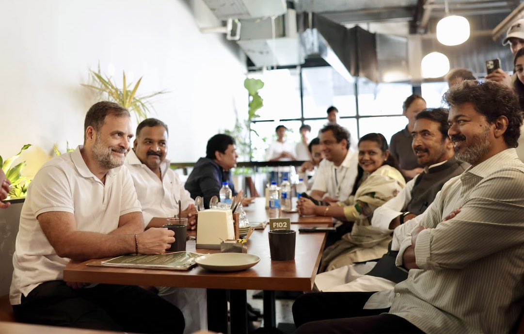 TharahaiC's tweet photo. Coffee with future PM and today’s CM at Chennai.

@RahulGandhi @actorvijay #CoffeeTime https://t.co/JiqG9MuQs1