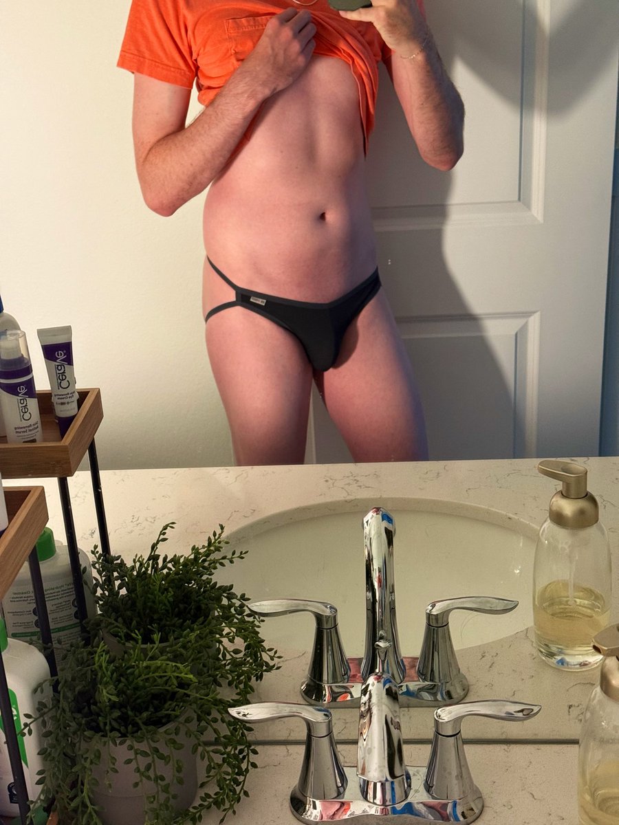hornymormon29's tweet photo. Is this a good gaming outfit? #jockstrap #coloradogay #gay https://t.co/vvlm84ugJI