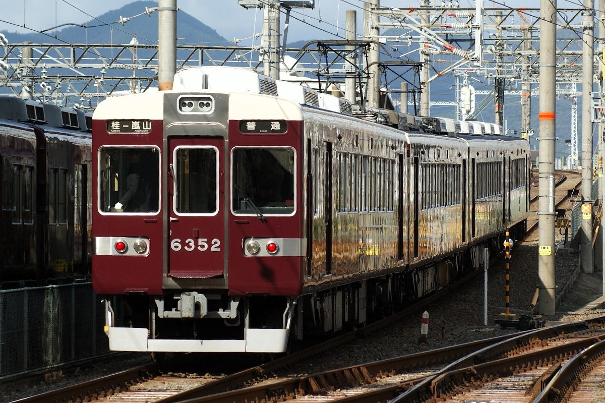 nhe2600miya's tweet photo. TLが阪急6300系で賑わっているので便乗
6355F
京とれいん6354F
嵐山線転用後6352F
そして前パンの6330F https://t.co/eS25gFx0pn