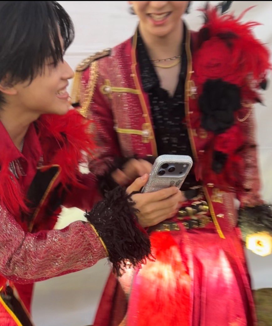 Lienel_official's tweet photo. 豊砂公園でのリリイベありがとうございました！！最高に楽しかったです！暑かったからしっかりお水飲んで体調管理してね！あと、そうせに写真お願いしたら変な画角しか撮ってくれなかった。
見せる時もずっと笑ってやがったし。あいつ。。。
また明日ね🎶

#高岡ミロ Instagram💚
🔗https://t.co/ALLBvURRRX

#Lienel #リエネル
#リエネル_愛のダバダ
#リエネルの思い出