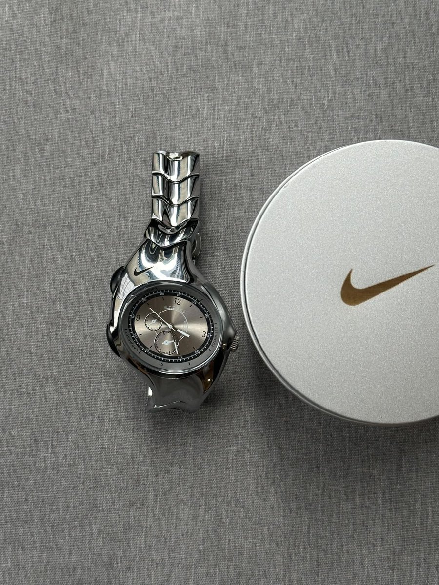 sakatanokurashi's tweet photo. 「NIKE」の時計ってなんでこんなに可愛いの…。 https://t.co/Tz6KU2yR3p