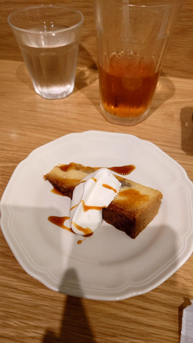 772_Leaf's tweet photo. 実は物販���脱後、アフタヌーンティールームへご飯を食べに行ったのですが、美味しすぎたし、幸せすぎた……☺️☺️ https://t.co/bZQUKS4MMW