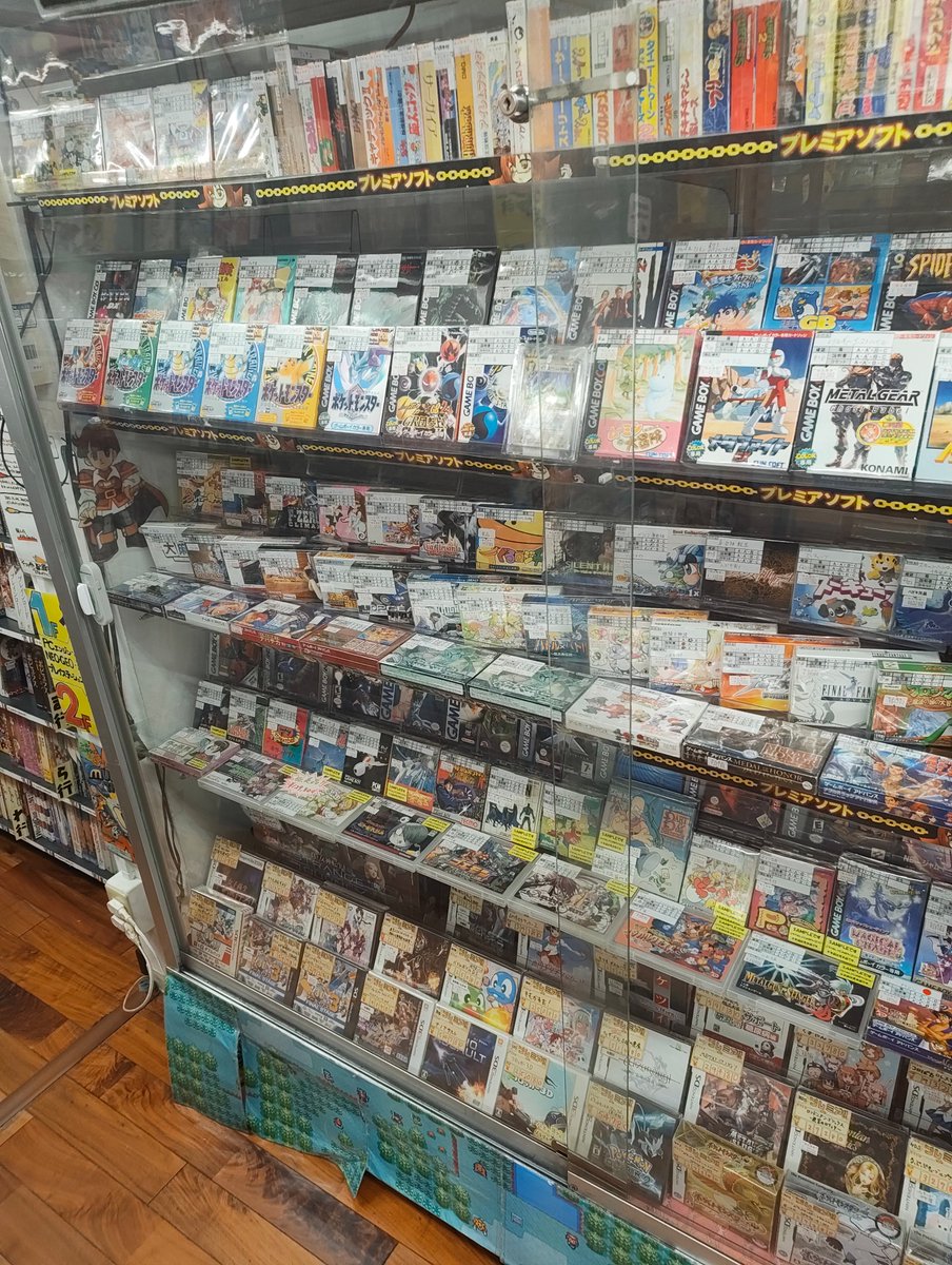 gaming_simone's tweet photo. Amazing Retro Gaming Shop in #Osu Nagoya. 
I wanted to buy everything....
#dragonballz #MetalGearSolid #RetroGaming #SuperPotato https://t.co/OT87AwNwJm