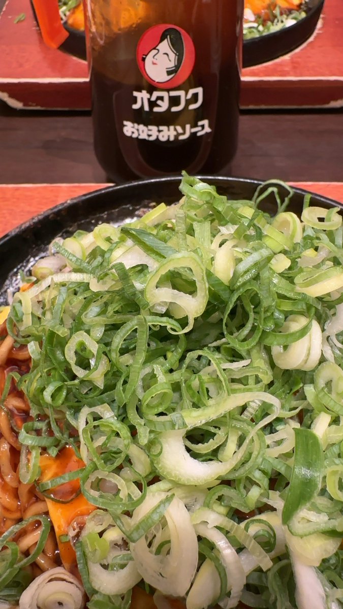 yoshipii32's tweet photo. 今日10/10はお好み焼きの日ということで！
ふゆっぴと #電光石火 してきました〜✨
定番の電光石火をおいしくいただき！😋
今日はなんとふゆちゃんポスター席🙌🏻ふゆちゃんに見守られながら食べれて幸せ☺️✨
#藤本冬香
#電光石火公式アンバサダー https://t.co/vBenXDCtE7