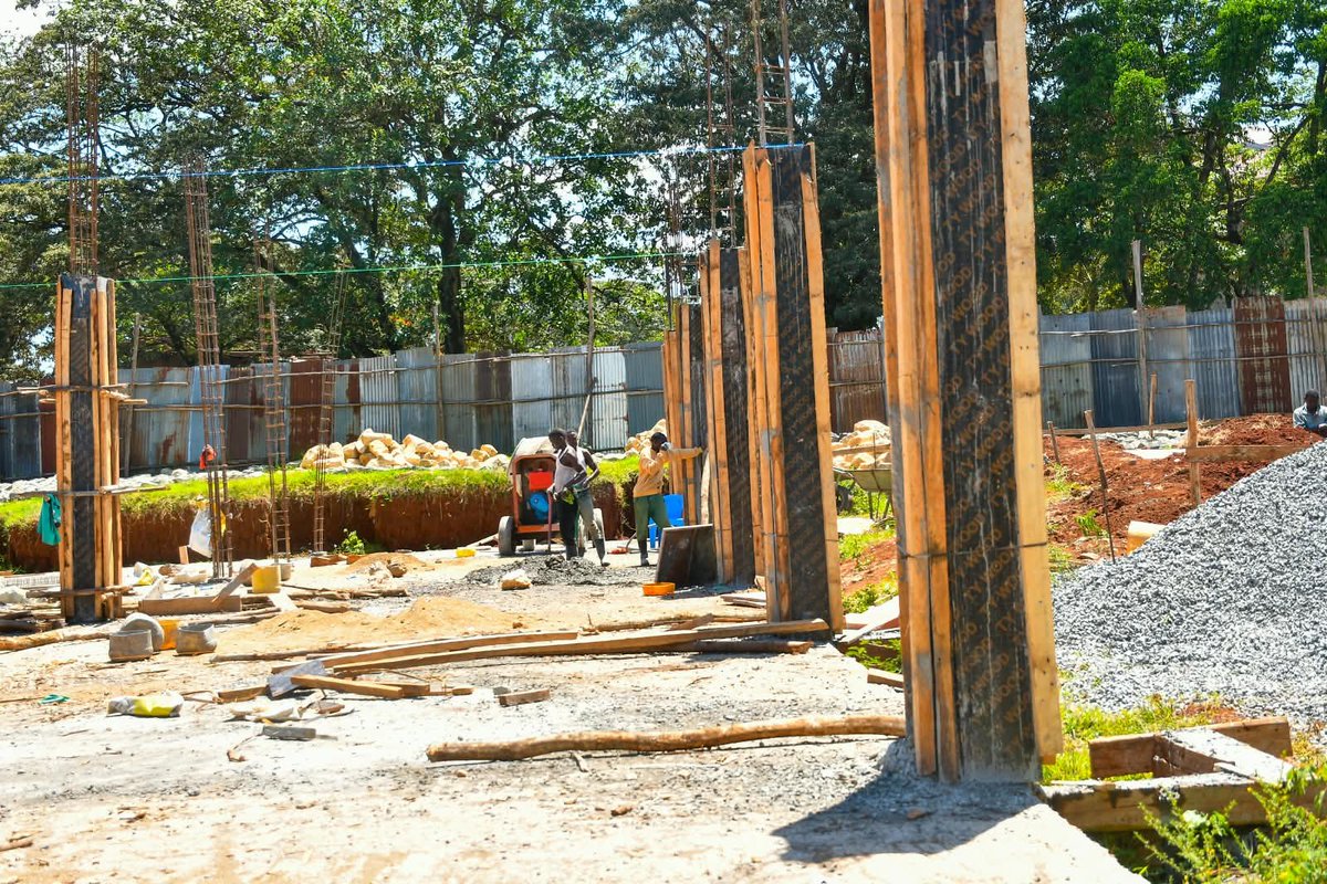 _ItsZaya's tweet photo. Gambogi Market is taking shape in Hamisi.

 The project will provide space for 400 traders.

 Mama mbogas will benefit from improved facilities

Musalia Mudavadi’s Vihiga development tour highlights grassroots investment.

 #VihigaDevelopmentTour Vihiga ni UDA https://t.co/R9lR6VFO2I