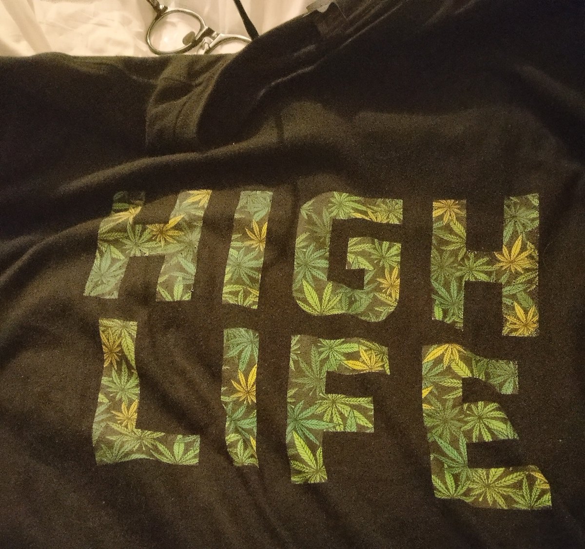 ooioo42oAOA's tweet photo. 巨大暖房開始 〜 わざとTシャツで寝る寝るネールネー 〜🛸
#Mmemberville #weed
#Stonerfam #420 #HighLife https://t.co/4iMWTSxQfw