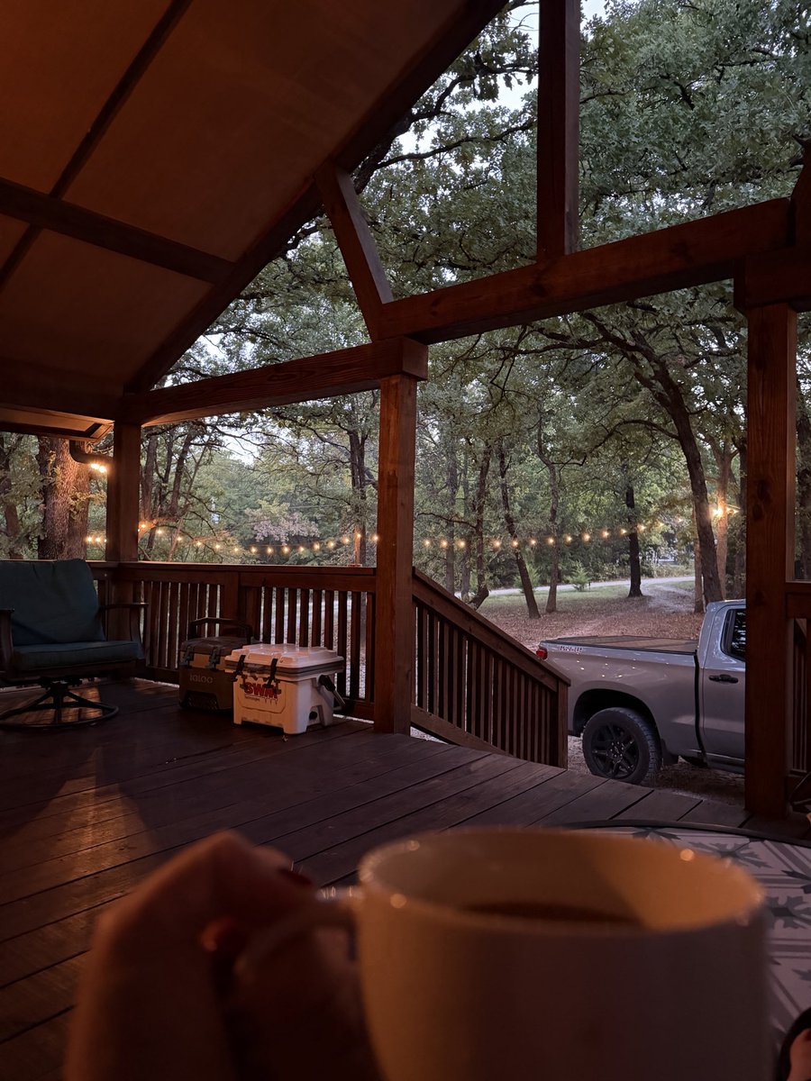 pinkpatterson's tweet photo. #SaturdaySlowdown #FallBreakCoffeeSpot #60degrees 🍂🍁 https://t.co/n3awoFwe8c