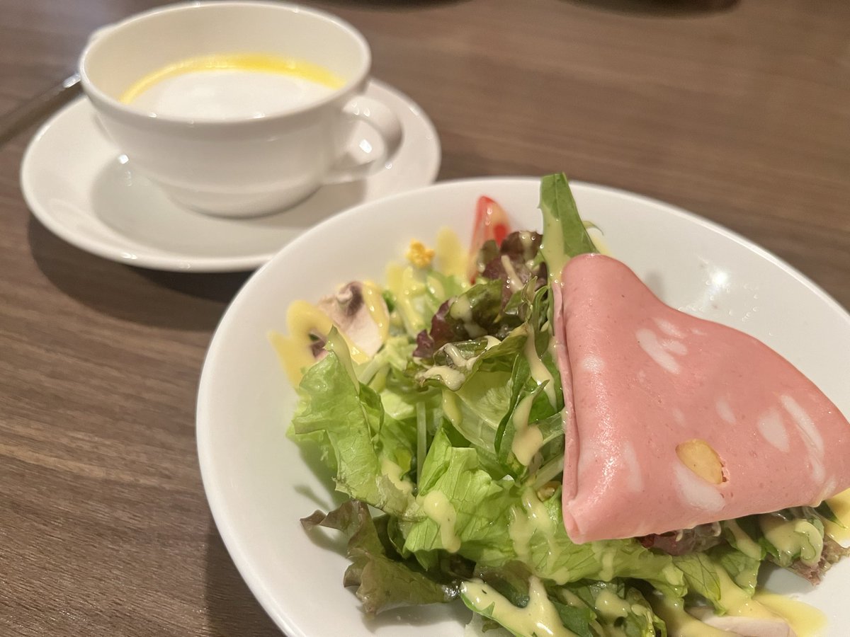 rinrinpuku's tweet photo. 今日のランチ✨
香林坊せせらぎ通りの『Golosetto』🇮🇹さんへ😋

パスタランチを頂きましたが、美味しい〜
私はイワシ🐟とトマト🍅

通常平日しかランチ営業されていないのですが、今日は連休という事で営業されてたそう！行けてラッキーでした😆😆

#金沢ランチ https://t.co/DCubT9ihmA