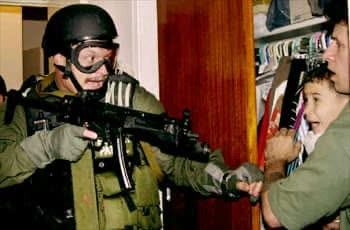 attacker_bass's tweet photo. Anyone else remember how Clinton's ICE authorities worked...? https://t.co/TZb4u8pcwh