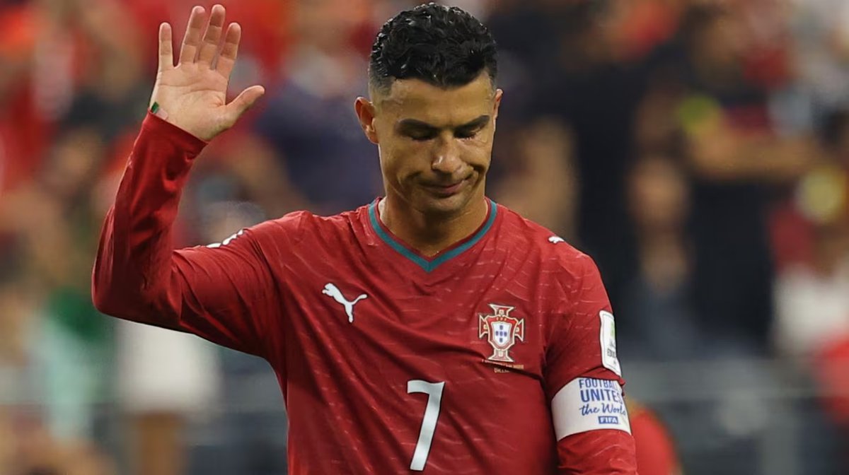 QueTendenciaAR's tweet photo. ⚽ CRISTIANO RONALDO 
Porque la Federación lo suspendió provisionalmente después de haber abandonado la concentración de Portugal tras un conflicto con el DT Jorge Jesús. https://t.co/AQR7Bng9Pg