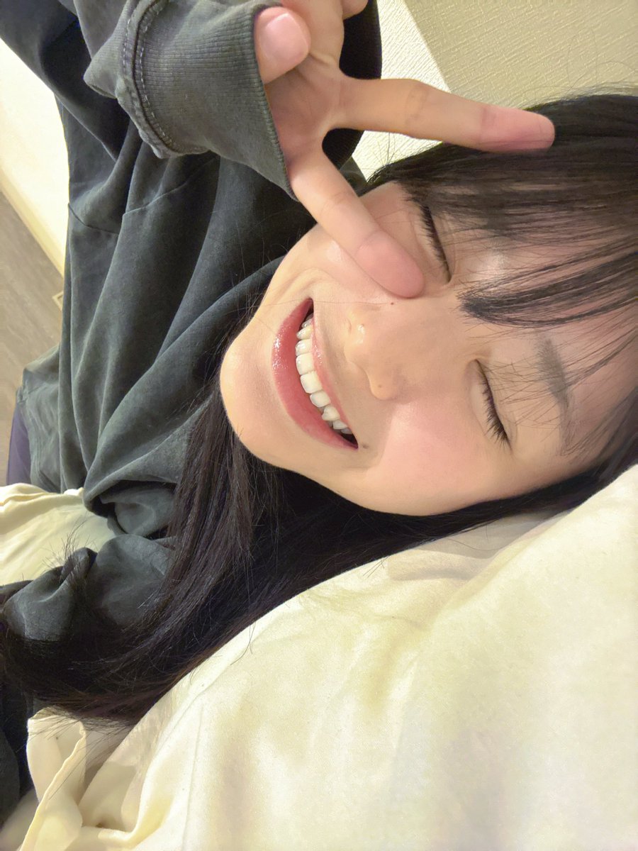 momo_0x0_920's tweet photo. オンラインお話会1日目！
今日は珍しくおうちからだったので
おうち仕様のメイクと服装でした✌🏻

本当にプライベートでテレビ電話してる感が凄くて楽しかった！

明日はいつもの場所からやります！よろしくね🌸
本日もありがとうございました！🫧 https://t.co/iruZVfuwEB