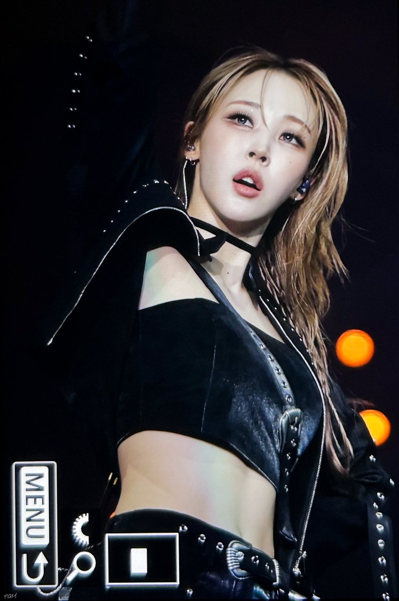 firmstarchaser's tweet photo. 261009 마마무 쿠알라룸푸르 콘서트 

#마마무 #MAMAMOO #문별 #MOONBYUL https://t.co/wCjH8F9YzG