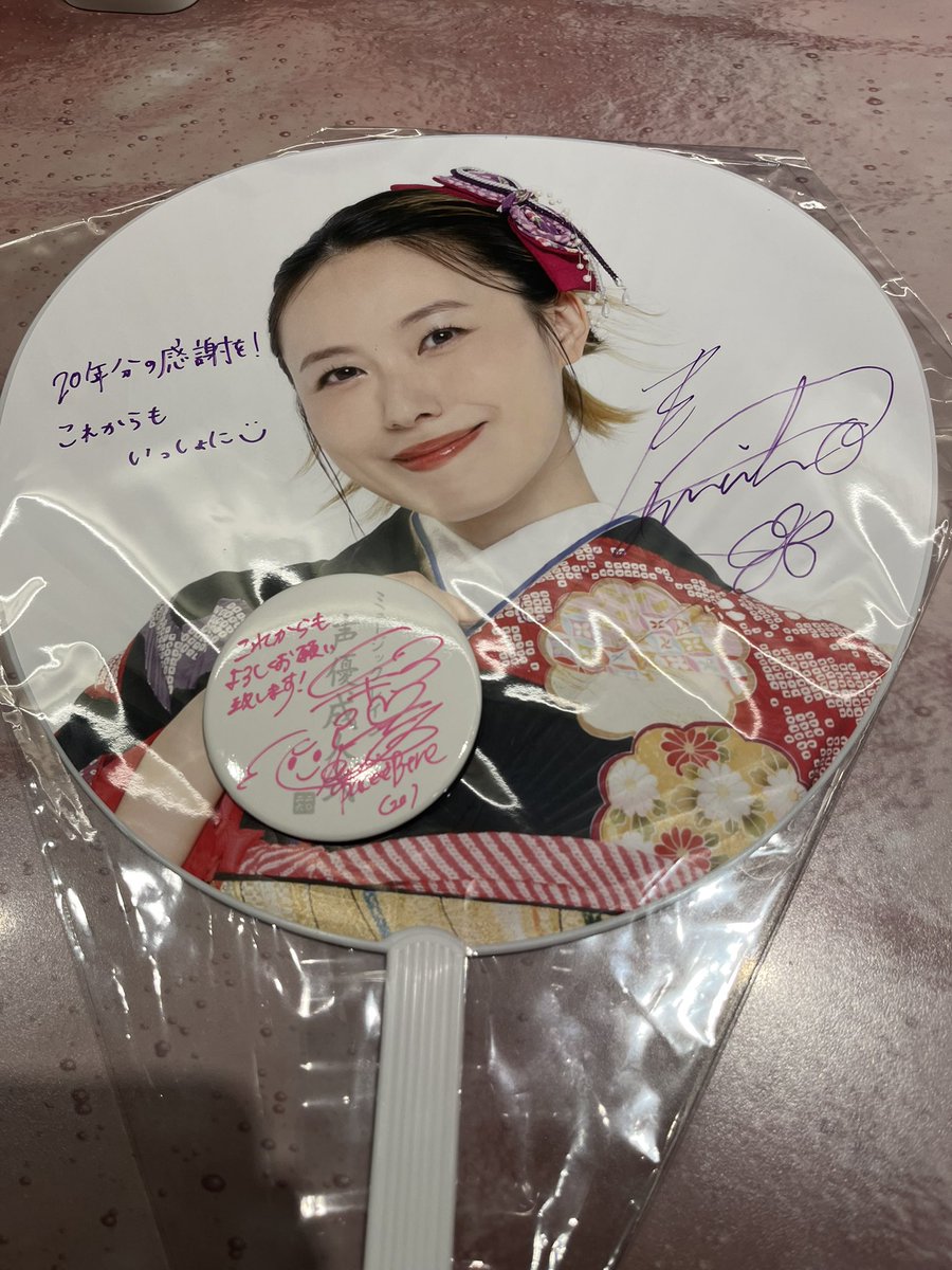 kokolaugh's tweet photo. そして物販のお姉さんありがとう
2枚抜きしてました https://t.co/4OhbP6InEl
