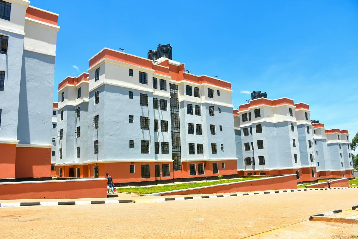 _ItsZaya's tweet photo. Boma Yangu Milimani Estate has 220 completed homes

The project features nine apartment blocks.

 Paved roads and parking are provided. 

The homes await official handover.

 Musalia Mudavadi’s Vihiga tour highlights this progress. 

#VihigaDevelopmentTour Vihiga ni UDA https://t.co/DWB0w2DoGj