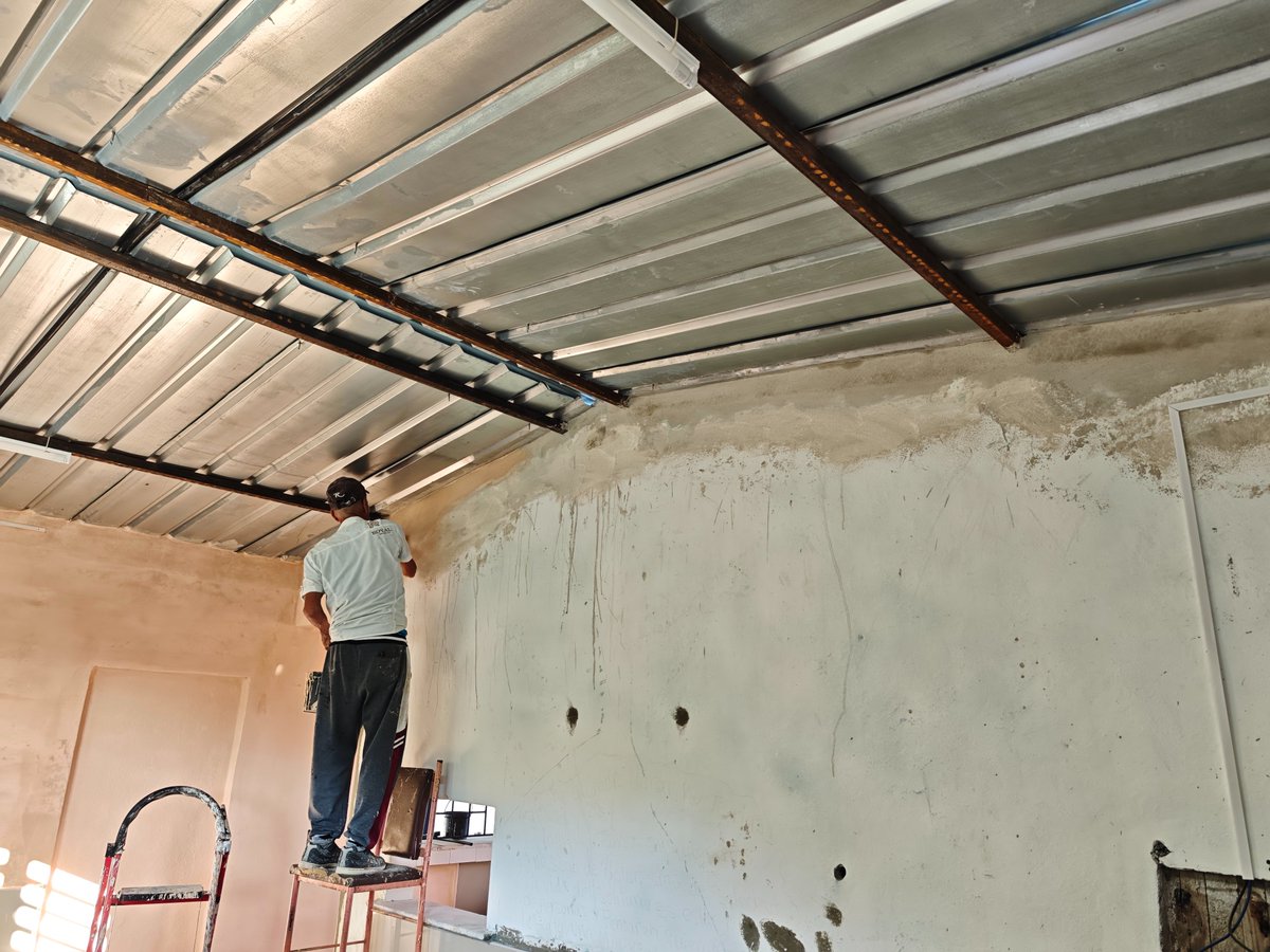 LorenzoOsbel's tweet photo. Se continúa trabajando fuerte en obras sociales que se culminarán en los próximos días #LasTunas #PorLasTunasLaVictoria #SíSePuede https://t.co/8kMGQUVXrO