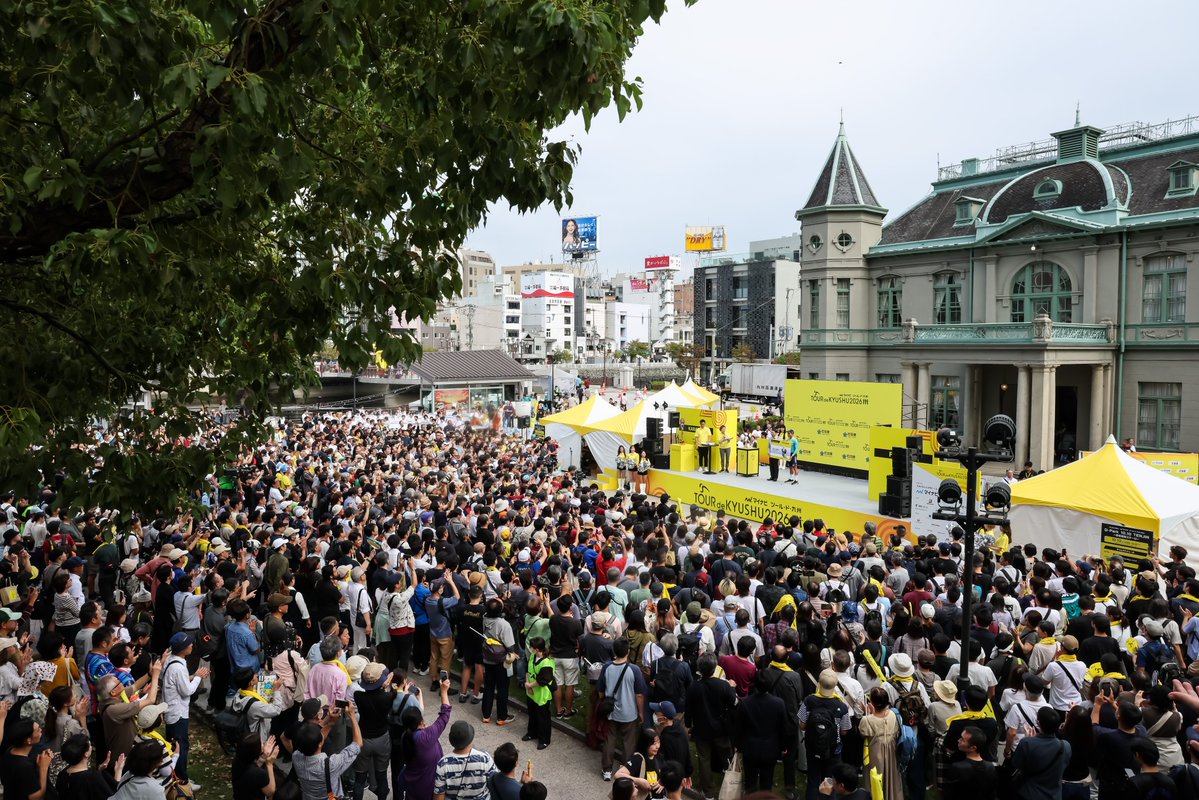 keitsuji's tweet photo. フィニッシュを撮るにはどうしても福岡の市街地をパスして（ビル群が始まる前の残り7kmで離脱して）先行しないといけない。そんな葛藤を抱えながらの撮影になりましたが、いやいやそれはもう凄い体験でした。あの大観衆の中をモトで駆け抜けながら、ブワッと鳥肌立ってました。

@tour_de_kyushu https://t.co/upbbkqyS0P