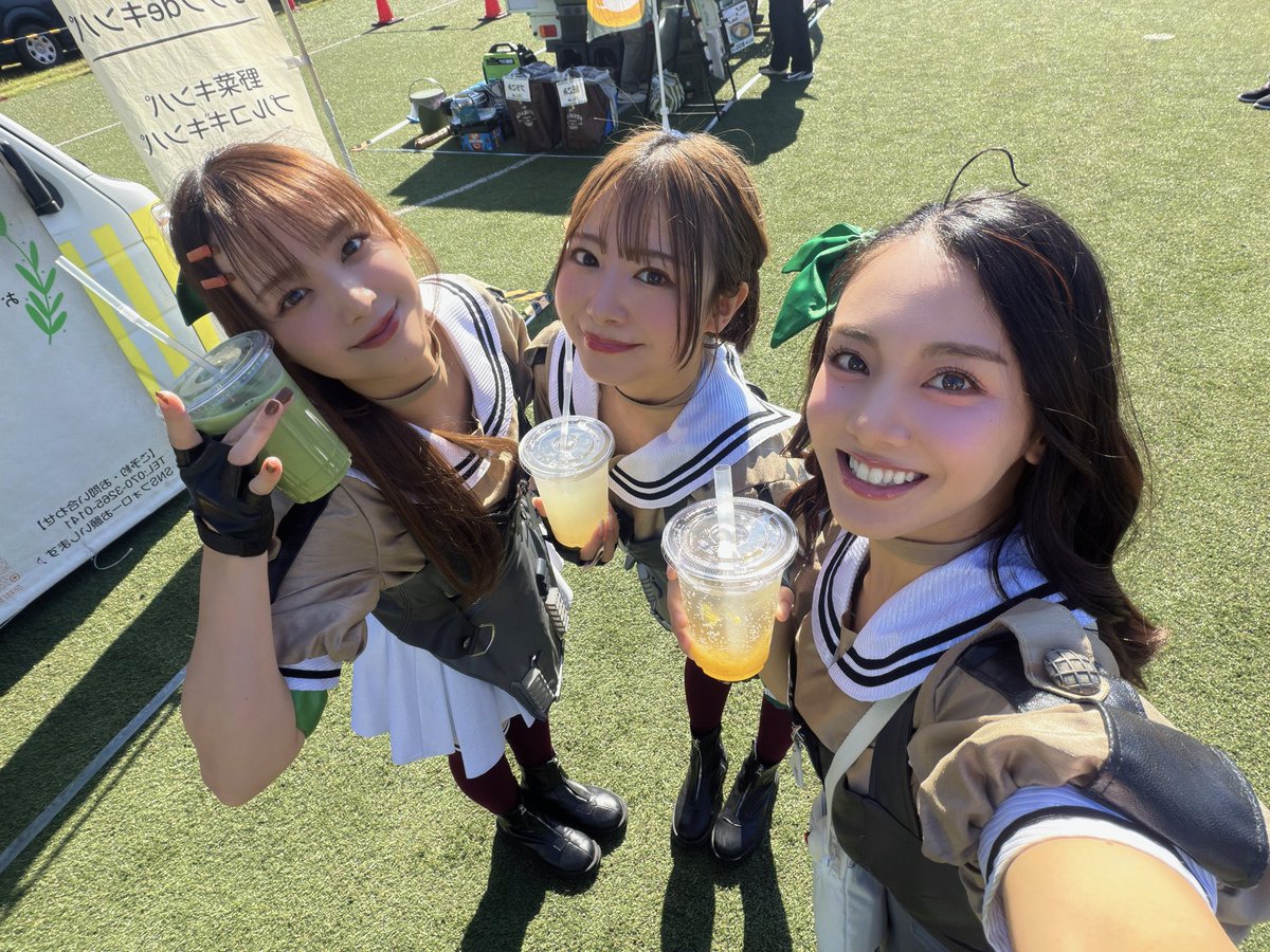 hasegawa_haruna's tweet photo. 【海上自衛隊横須賀地方総監部オータムフェスタ2026】
【よこすかカレーFes2026】
#艦娘遊撃隊 ｢ #樫｣出撃したぜ✌️

天気にも恵まれてちょー最高な1日だった✨
久しぶりに提督にも会えて嬉しかったな！

キッチンカーで色んなご飯食べた！
クレープまじやばい💖

#C2機関
 #艦これ
 #雑木林 https://t.co/nbEh6b2Dsk