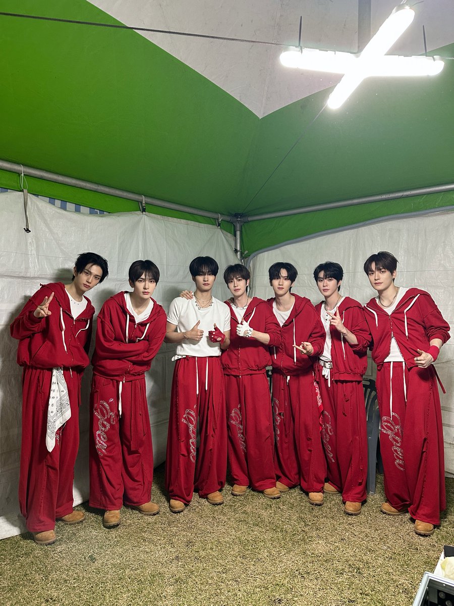 the_EPEX's tweet photo. [🎁]
선선한 날씨, 뜨거운 열기🔥
허준 축제에서 함께할 수 있어서 즐거웠습니다😍🎶

#EPEX #이펙스 #Eight_Apex #위시 #뮤 #아민 #백승 #에이든 #예왕 #제프 #허준축제 https://t.co/bqGZWptoPs