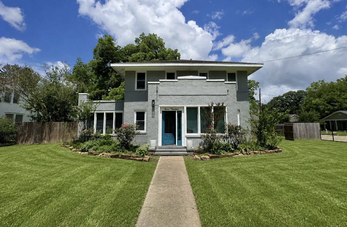 audraoneal's tweet photo. Historic charm meets modern opportunity at 719 N Resident. This beautifully proportioned 1920-era home offers 3 bedrooms, 2.5 baths, 2,644 SF, and an impressive 13,051 SF in-town lot.
#AudraONealTeam #SellingHomesBuildingDreams #ONTXRealtyPartners #WhartonTX #HistoricHome https://t.co/yrq1tGbEBU