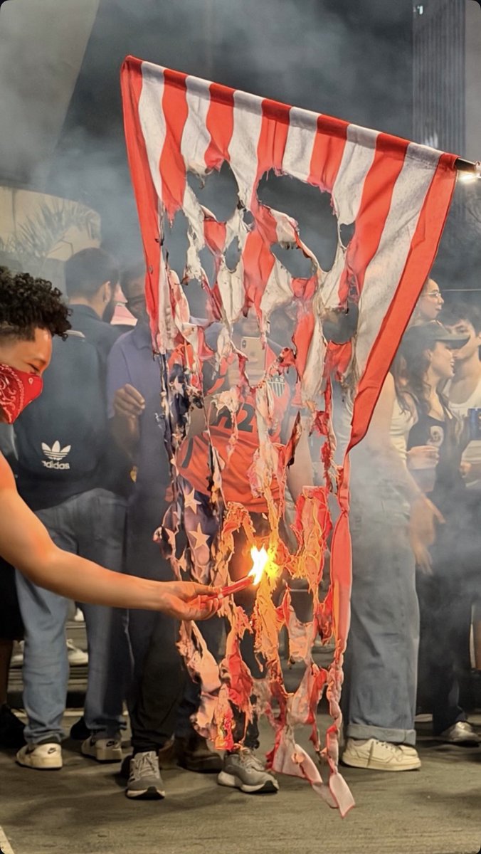 xulilhA's tweet photo. AMÉRICA HAS A PROBLEM https://t.co/Wb8gsBcHhz