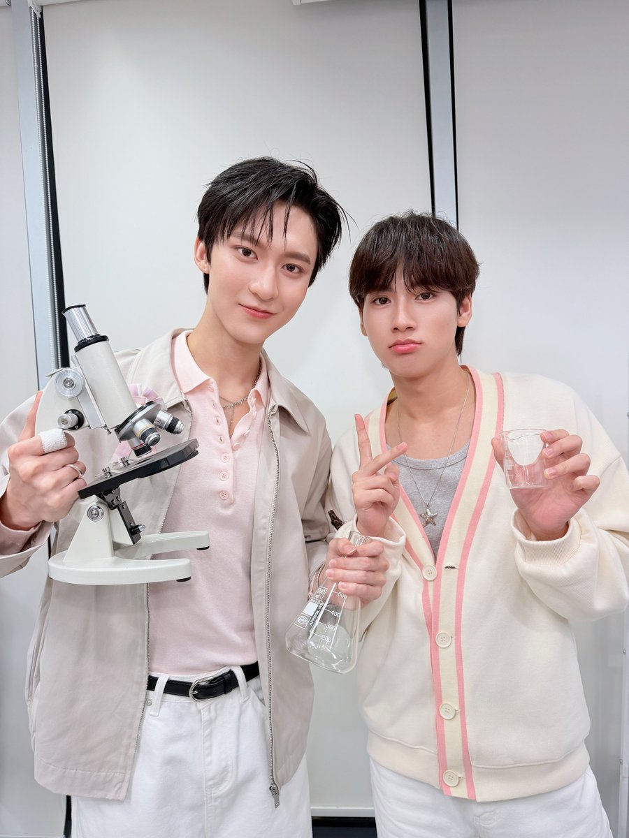 DomundiTV's tweet photo. พบกับ “ริวจิน” @rryjinnn เเละ “เเพทจิ” @chira_patt ได้ใน SKINPRO Rx TikTok Live 10.10 X Ryujin-Patji ✨️

รับชม Live ได้ทาง
🔗 : https://t.co/evmSDmn2JH

#SKINPRORxLive1010xRJPJ https://t.co/3by6rslAYo