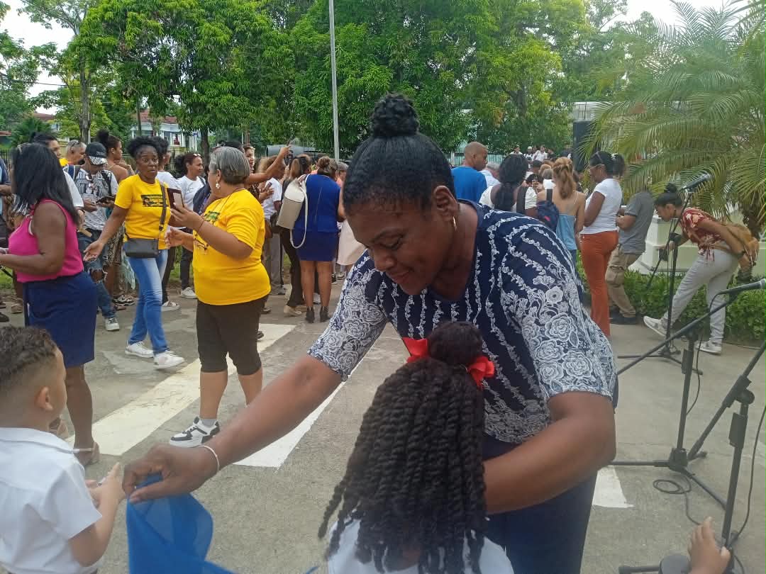 dpestgo's tweet photo. 8 de octubre día memorable para todo el pueblo de #SantiagodeCuba y de #Cuba en general,  la celebración del ingreso de nuestros educandos de Primer grado a la Organización de Pioneros José Martí (OPJM).#SantiagodeCuba #CubaMined 
#ConFidelEnCadaAula https://t.co/l3XwjWp8I7