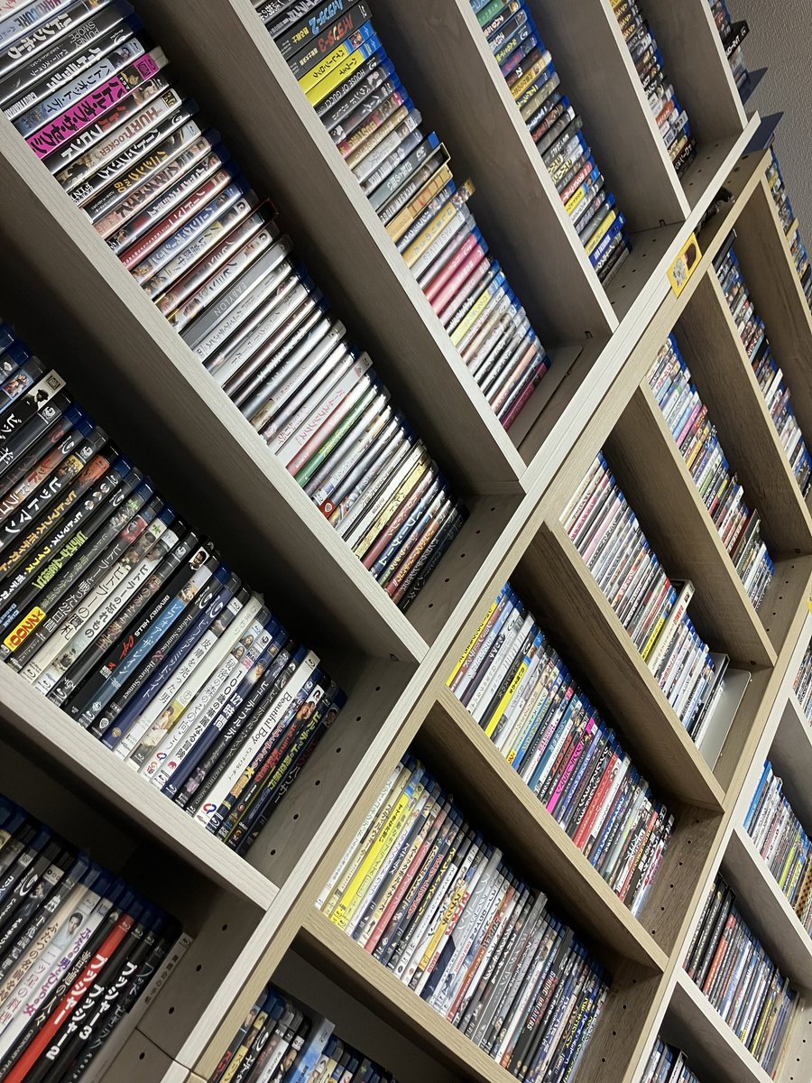pompoco13's tweet photo. 記憶に残らない映画があるんですよ。

観た記憶はあるけどストーリーが全く思い出せないぐらい微妙な出来の映画があるんですよ。

だから円盤を買って所有するんですよ。
気になった時にいつでも引っ張り出して観れるように📀😌 https://t.co/rucccK3qSh