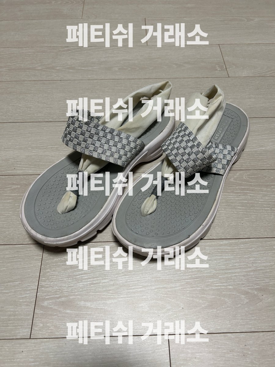 Fetish_kr's tweet photo. 이름:김민선
나이:38
직업:전업주부
관계:유부섹파
품목:쪼리슬리퍼
사이즈:
상태 및 특징:1년 동안 착용, 사용감 많음
거래방법: GS25반값택배
판매가: 30,000

#페티쉬 #신던신발 #중고신발 #발냄새 #유부녀 #미시 https://t.co/4TrRDBgkUy