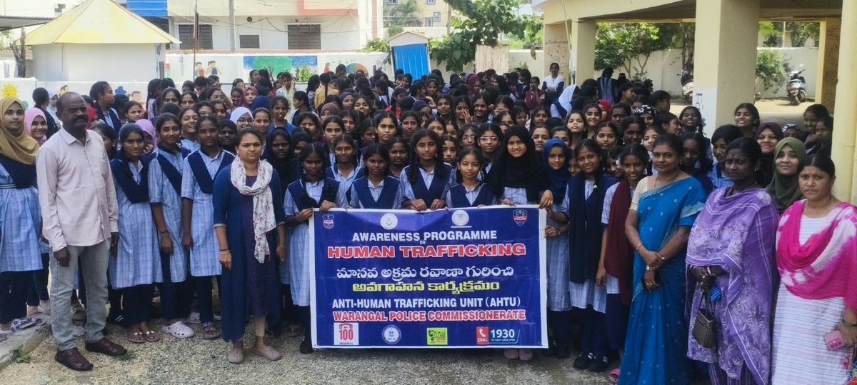 ahtuwarangal's tweet photo. Conducted awareness programme at TG MINORITIES RESIDENTIAL School for girls at Hunter road, HNK 300 students & teachers are participated.
#humantraffciking #labourtrafficking #sexualtrafficking #childmarriage #Cybercrime @tg_ahtuofficial
@TelanganaDGP
@cpwarangal
@tg_womensafety https://t.co/LZ9Atgu8Jx
