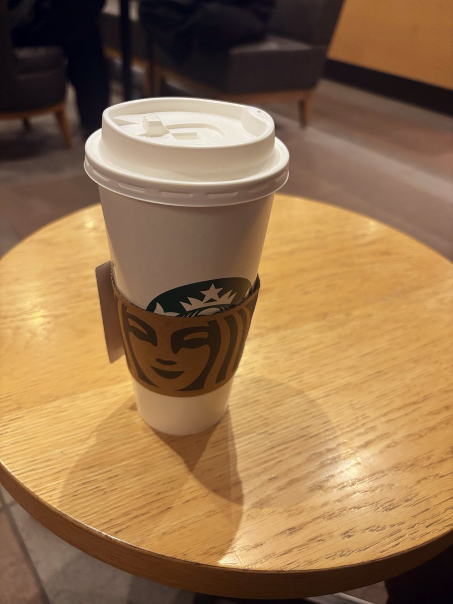 chai1116a's tweet photo. 夜の1人スタバ https://t.co/ACyWLwTtDC