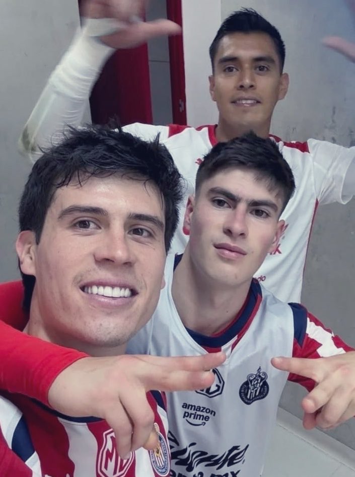 NixBitee's tweet photo. .                       ⋆｡𖦹° 🐜 ⚽︎ 🐜 ⋆｡𖦹°
                  
                            @CHIVASFK 
  
            Desde temprano y ya bien emocionados por este clásico tapatío📿

                      ───.      𓃵     .───
@_nickoos_  @FRNDLMENACE https://t.co/oCxqrjT4EB