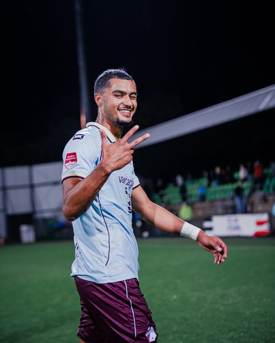 FC_Emmen's tweet photo. Deze voelde echt goed! πͺ
#dorEMM #HIERHOORIK #HIERKOMIKWEG https://t.co/PNpPzK2EoH