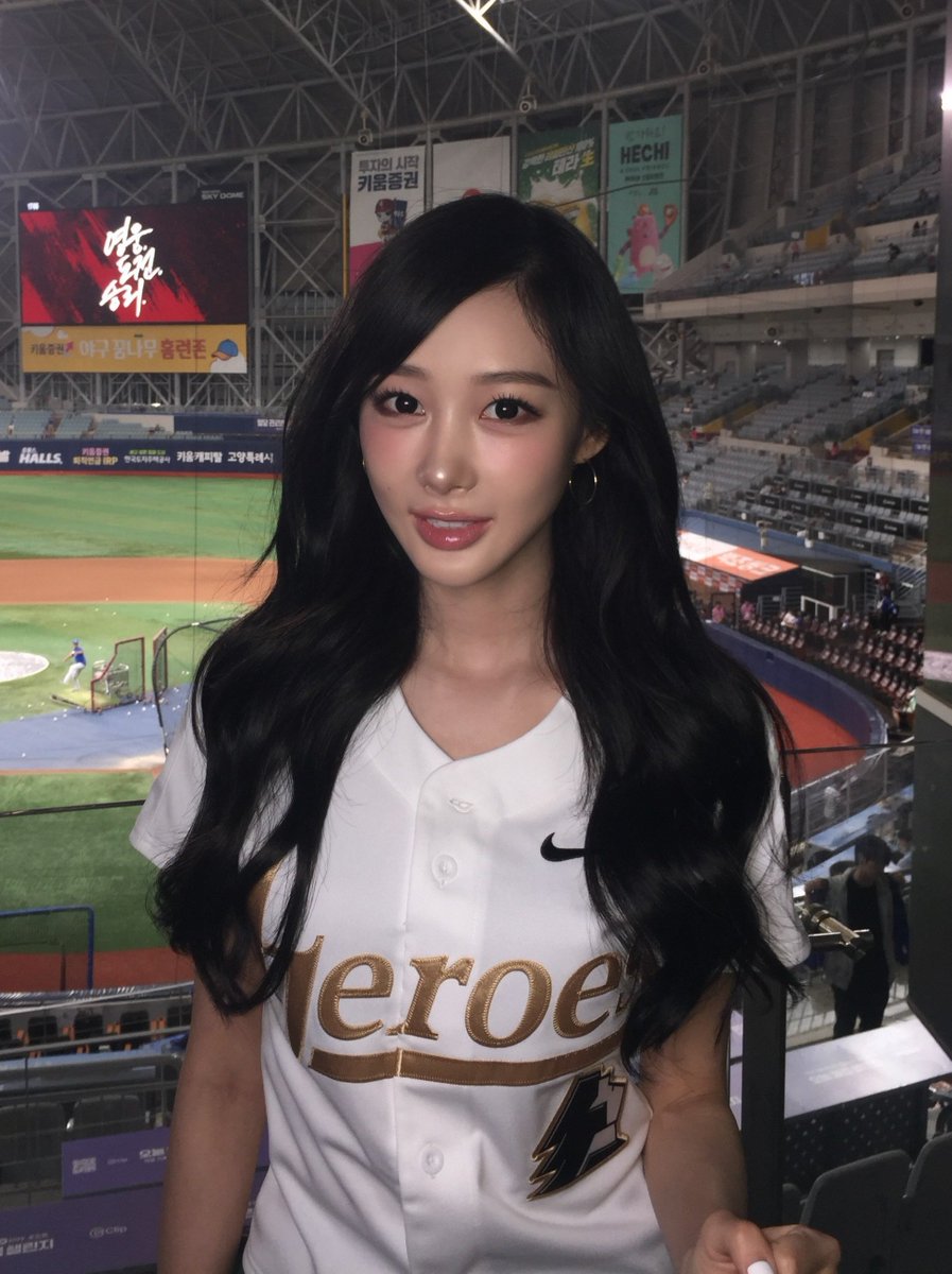 gyijel's tweet photo. Boleh ga, gue nyempil di list bias lo? https://t.co/6JGGV428YW