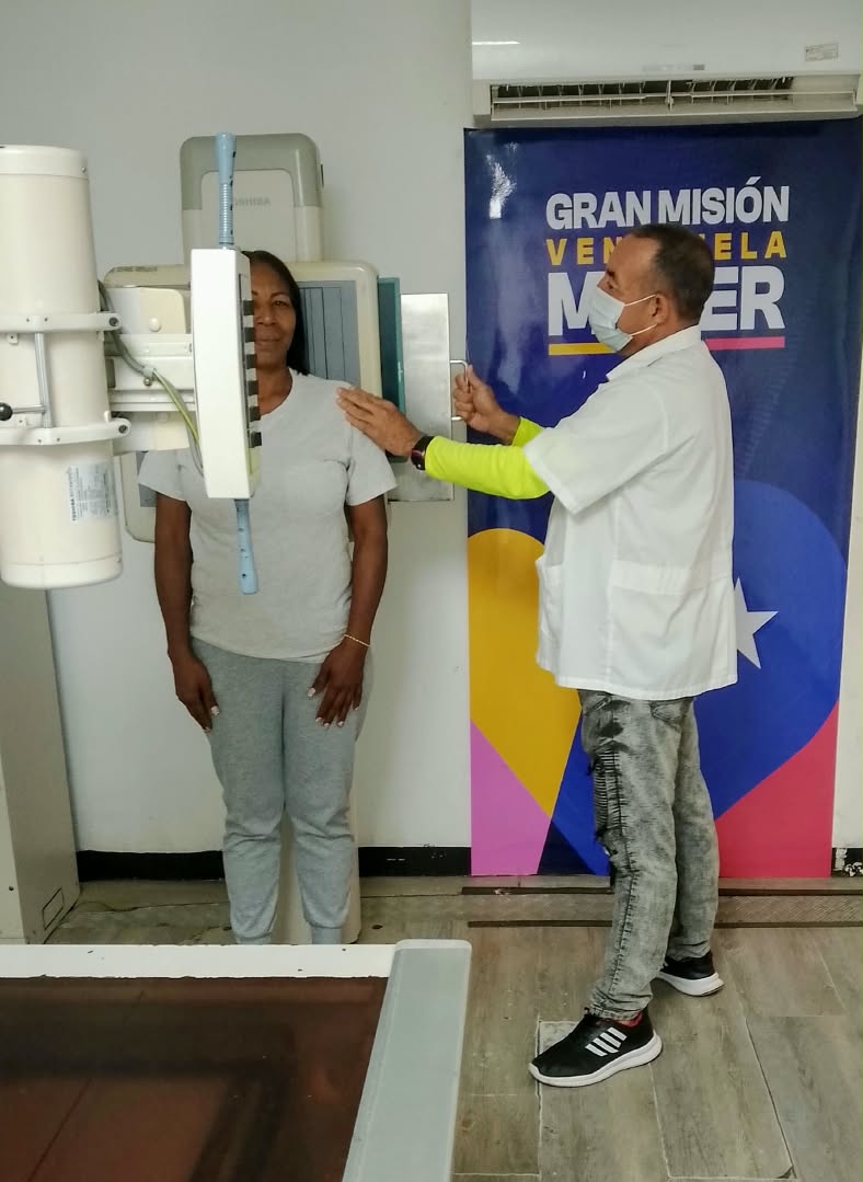 cubacooperaven's tweet photo. 🗣️✨ ¡Devolviendo la comunicación y el bienestar!

La Lic. en Logopedia y Foniatría Yolennis Rodríguez atiende con paciencia, entrega y rigor profesional a pacientes con diagnóstico de Restos Disártricos. 🇨🇺🤝🇻🇪

#CubaCoopera #CubaNoEsUnaAmenaza #CubaPorLaSalud https://t.co/aNftRwX6C2