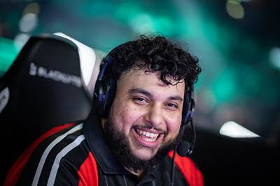 LawRGN's tweet photo. Who is a BETTER watch party STREAMER...🤔 https://t.co/F1Ryh6TnYE