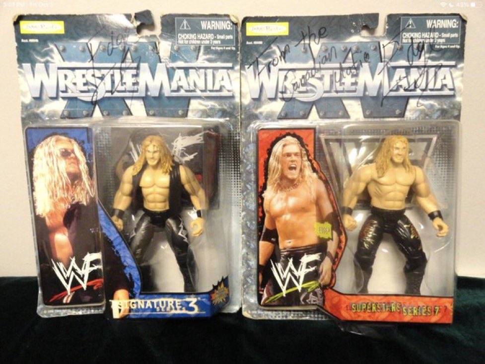 MajorWFPod's tweet photo. Did you ever notice that these two Edge Bone Crunchers have the opposite gear pictured on their packaging?

Does anyone have either of these figures with the correct insert that actually matches the figure?

@VintageJakksBCA 

#ScratchThatFigureItch https://t.co/04WsZXPMSm