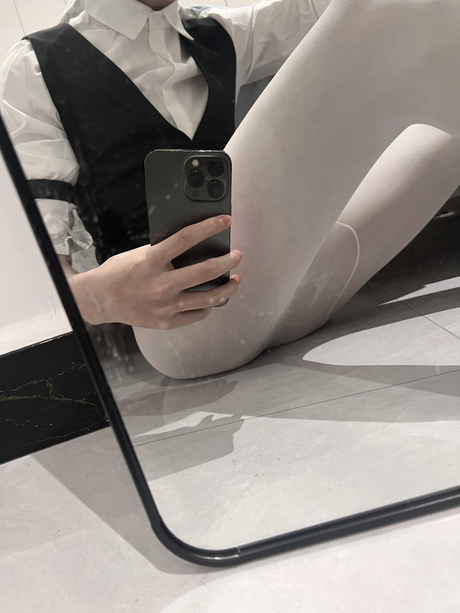 rf38wf's tweet photo. 嗯哼🐰🖤
#白丝 https://t.co/9Ke1En2Qih