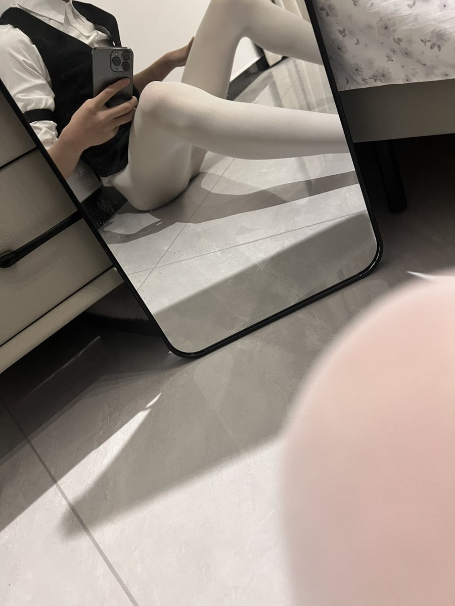 rf38wf's tweet photo. 嗯哼🐰🖤
#白丝 https://t.co/9Ke1En2Qih