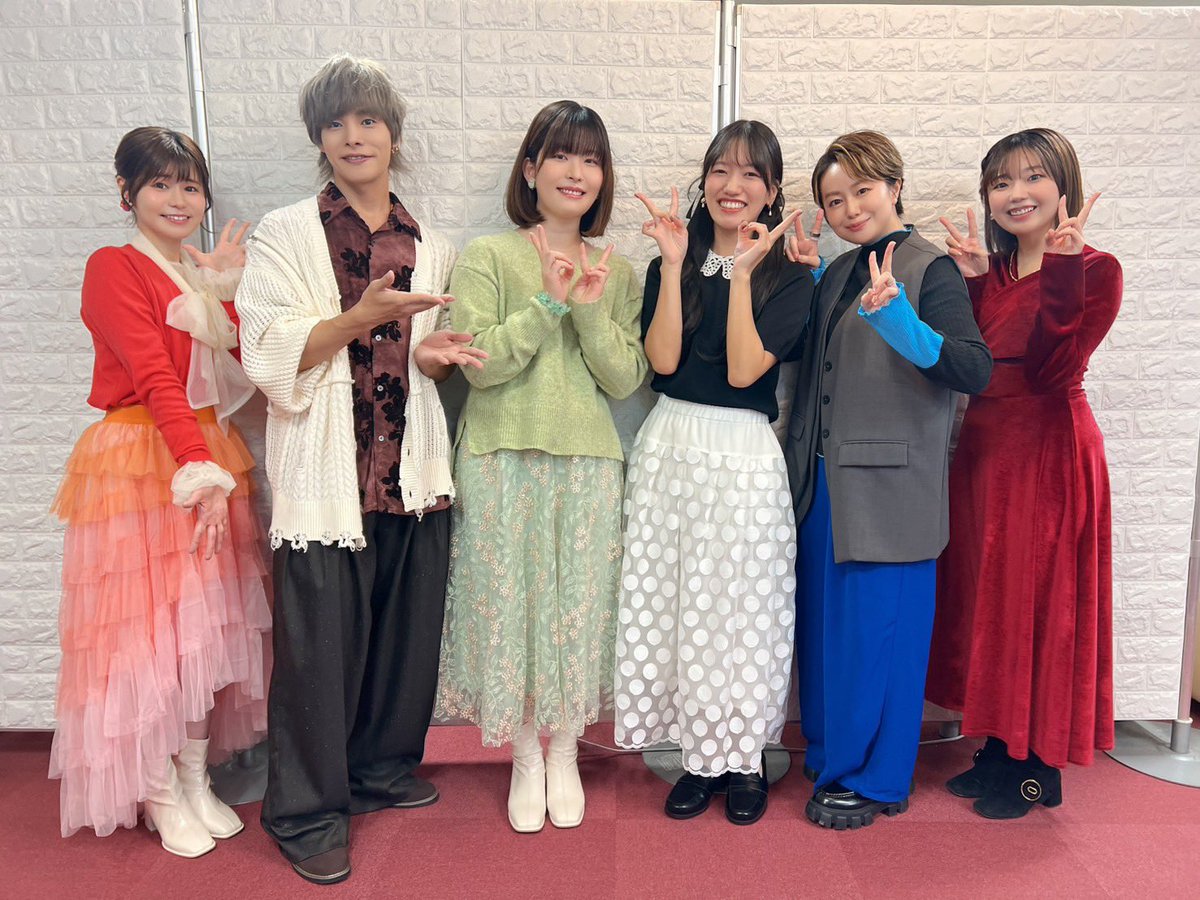 623tmr's tweet photo. 皆さま本当にありがとうございました！そして『らくだい魔女』20周年あらためておめでとうございます！
皆さまの熱い想い、壇上にもヒシヒシ届いておりました！
そしてスタッフさんもキャストも、『らく魔女』を心から愛しているんだなと感じました！
いい作品だ…✨

毎年こういうらく魔女に触れる機会があるといいなぁ
その日まで！ムンデ！！！✨
（2枚目の写真の中央は今回いろんな役を担当くださった高橋伸也さんです！）