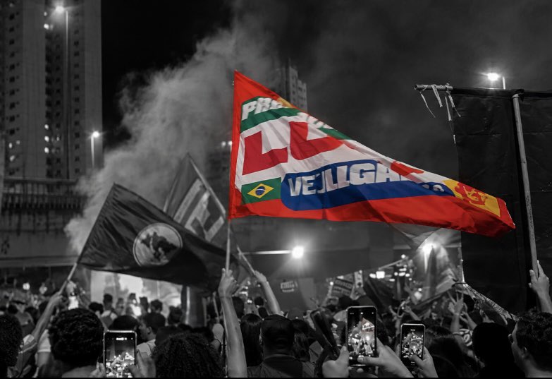 vaicaradelula's tweet photo. "PETISTA"
  sou

"COMUNISTA" 
 paciência

"ESQUERDISTA" 
amo https://t.co/VKH74vY8gS