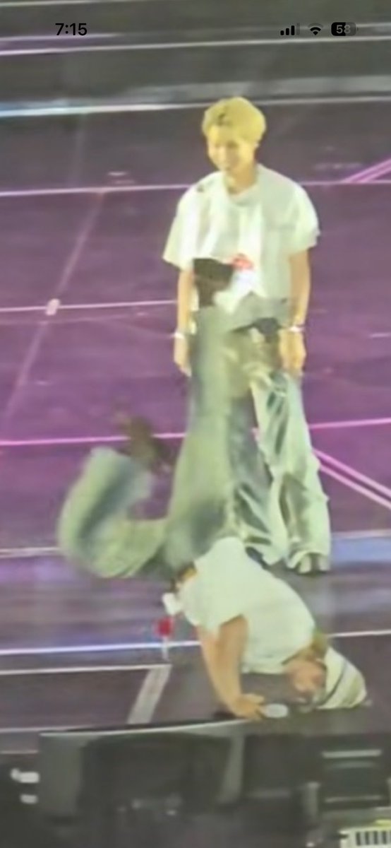 kingofkoreanpop's tweet photo. I saw this on FB during Dynamite breakdancing .. it wasn’t captured for the big screen.. does anyone have a fan cam .. it’s beautiful @GLISTEN_J @JIMIN_RECORD13 @JiminGlobal https://t.co/CqO3lbQQIL